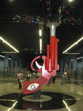 gun sculpture in santo domingo, dom rep
