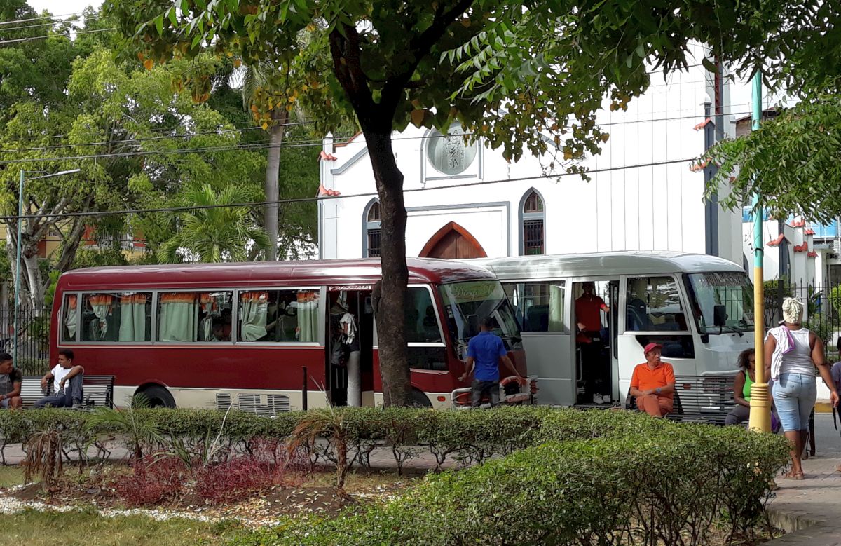 Guagua (minibus) in Boca Chica